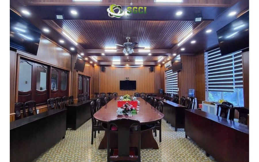 Tấm nhựa ốp tường văn phòng - Lam sóng